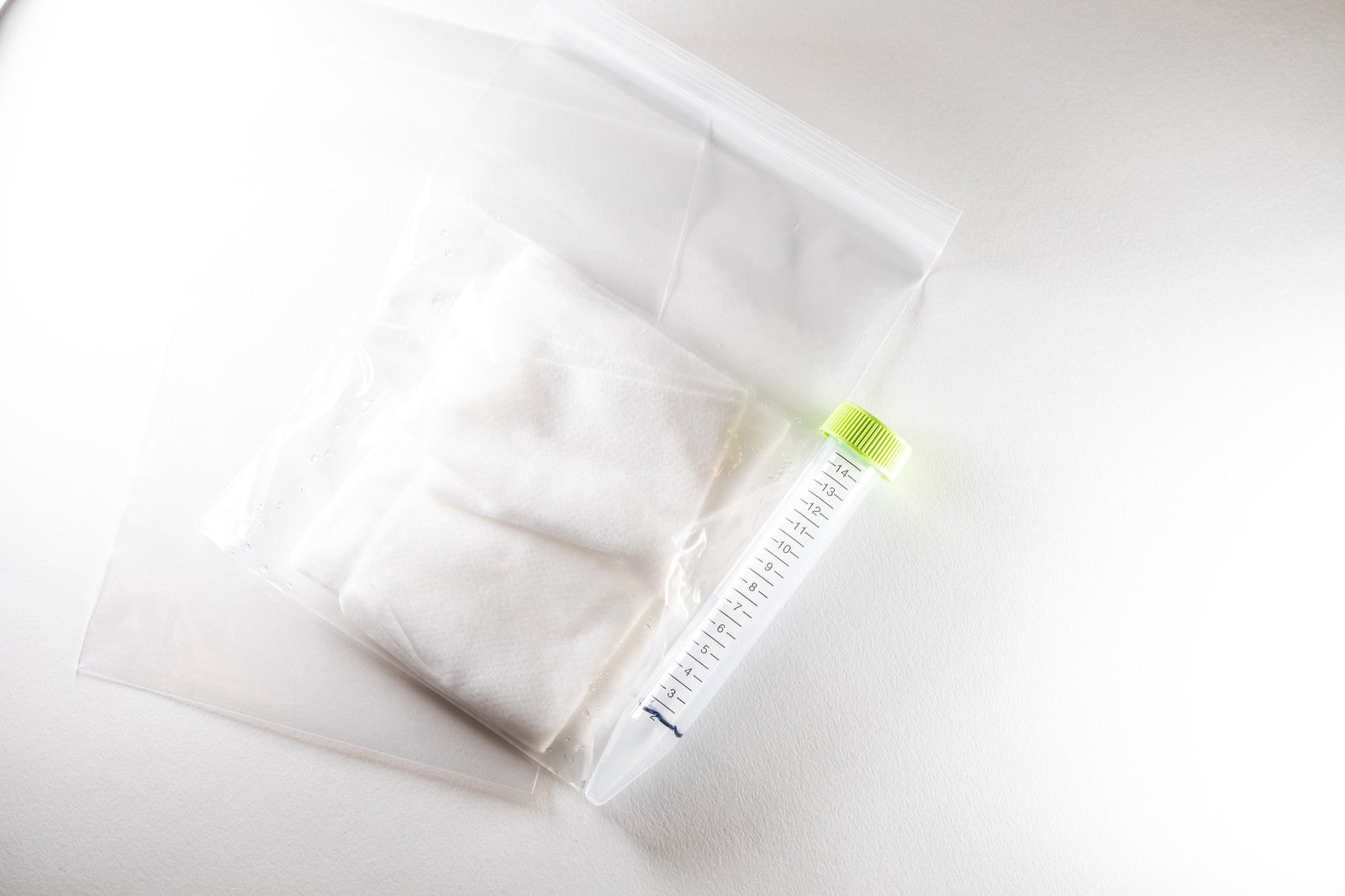 「唾液検体のPCR検査キット」の写真