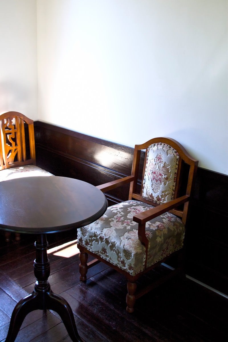 「洋風の椅子とテーブル」の写真