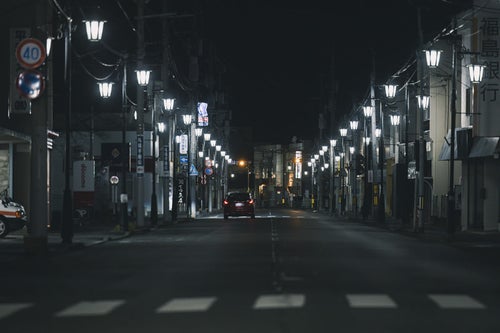 原ノ町駅前の商店街（深夜）の写真