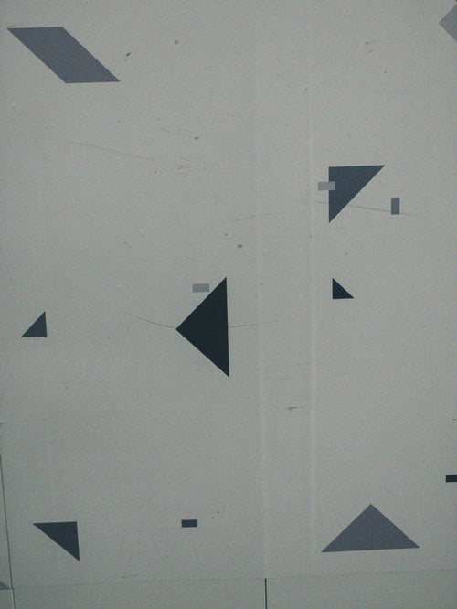 三角形模様の壁紙の写真