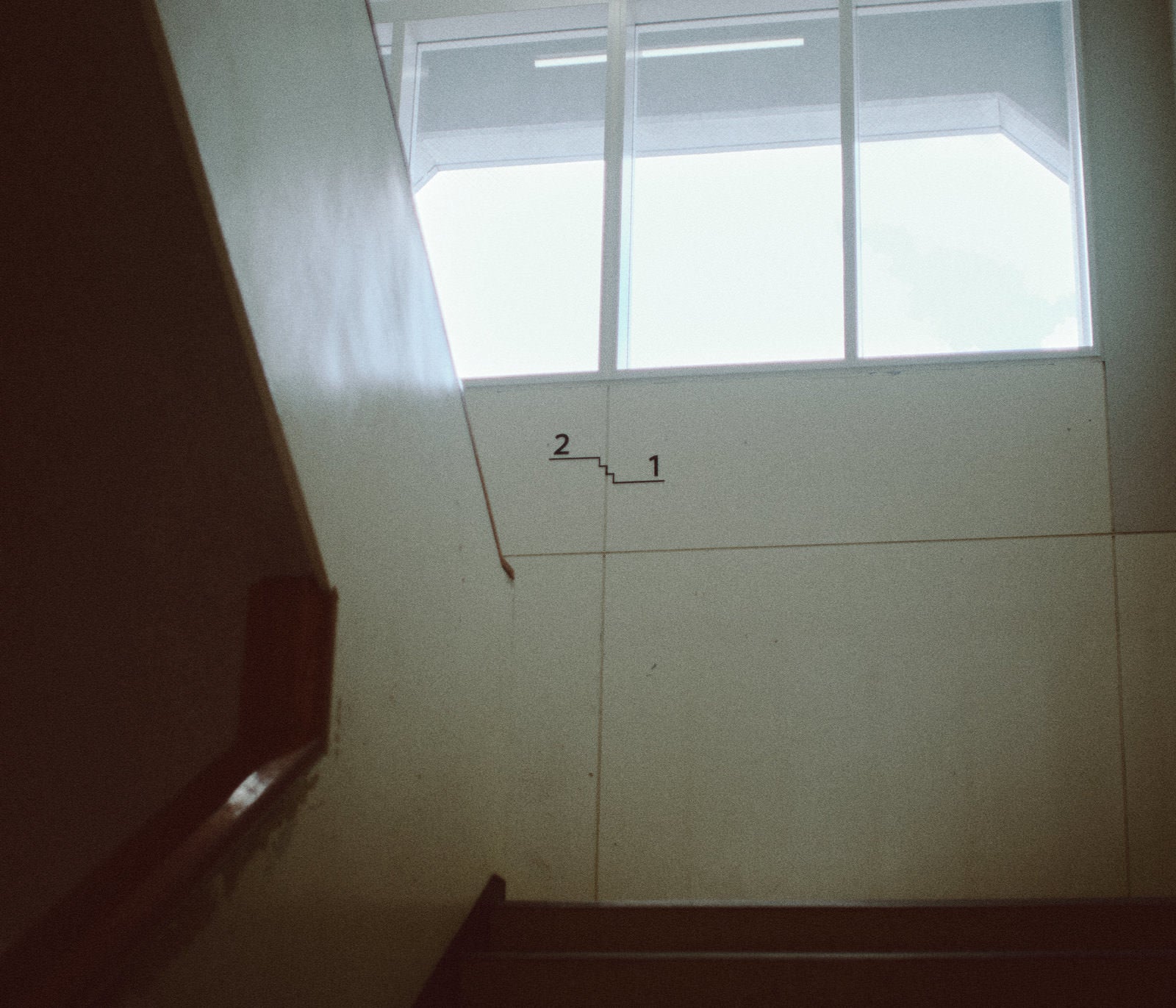 「旧校舎の階段（大熊インキュベーションセンター）」の写真