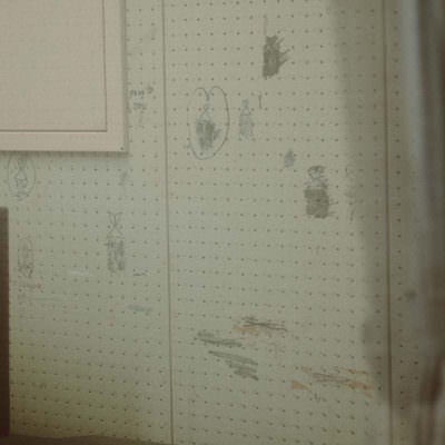 放送室に書かれた相合い傘の落書きと思い出（大熊インキュベーションセンター）の写真