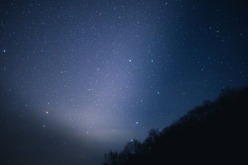 星がキレイな北アルプスの夜空の写真