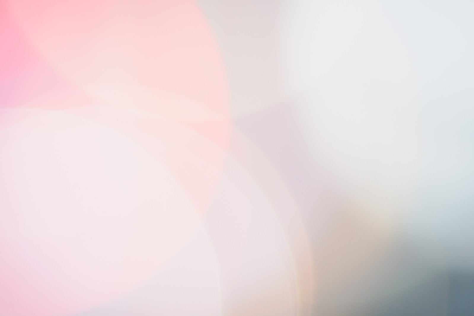 「連なるピンク色のネオン」の写真