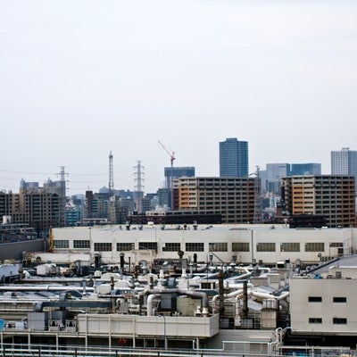 川崎の工場とビルの写真