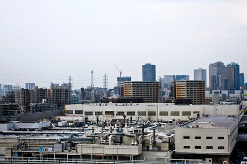 川崎の工場とビルの写真