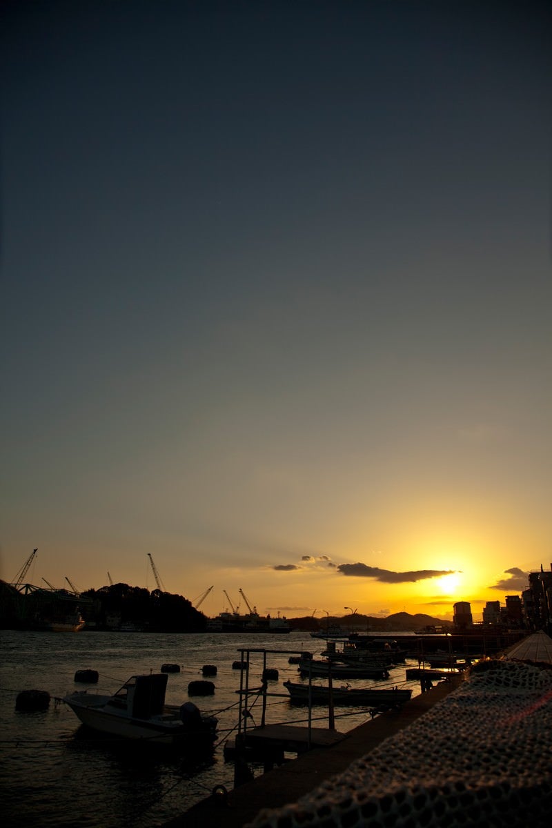 「夕焼けの漁港」の写真
