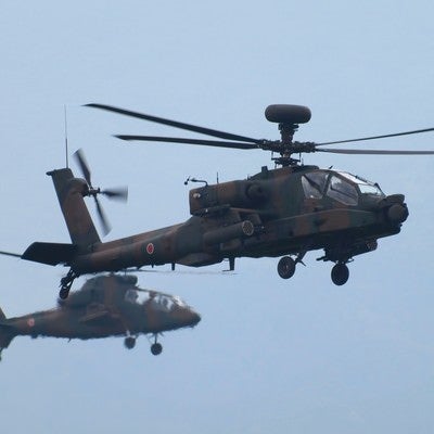 総火演のAH-64DとOH-1ヘリの写真