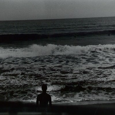 海とサーファー（フィルム写真）の写真