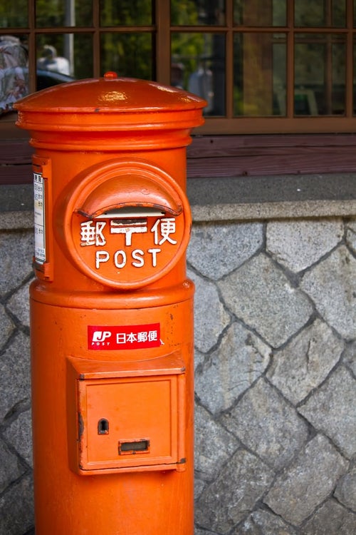 昔の郵便ポストの写真