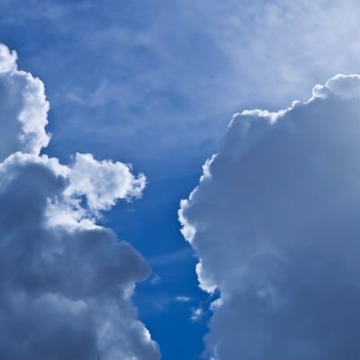 青空と雨雲の写真
