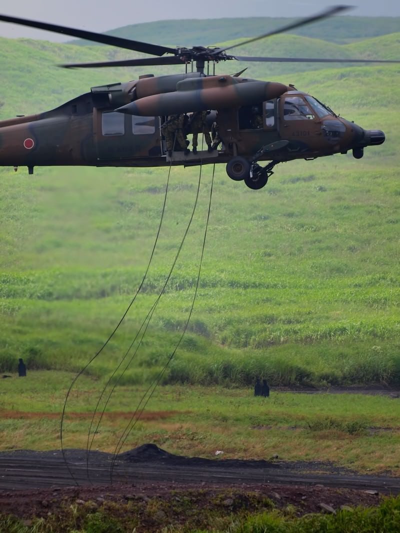 UH-60からの降下の写真