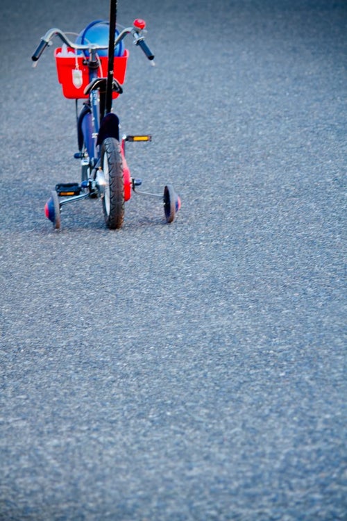 補助輪付き自転車の写真