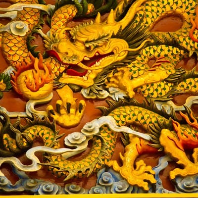 中華街の龍の彫刻の写真