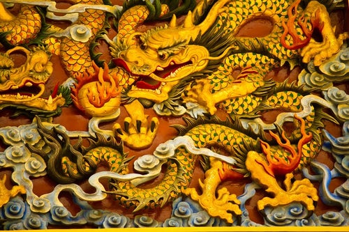 中華街の龍の彫刻の写真
