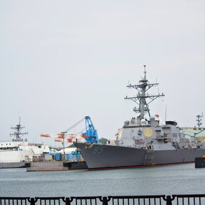 ヴェルニー公園と軍艦の写真
