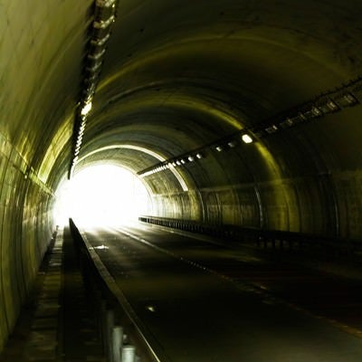 不気味なトンネルの写真