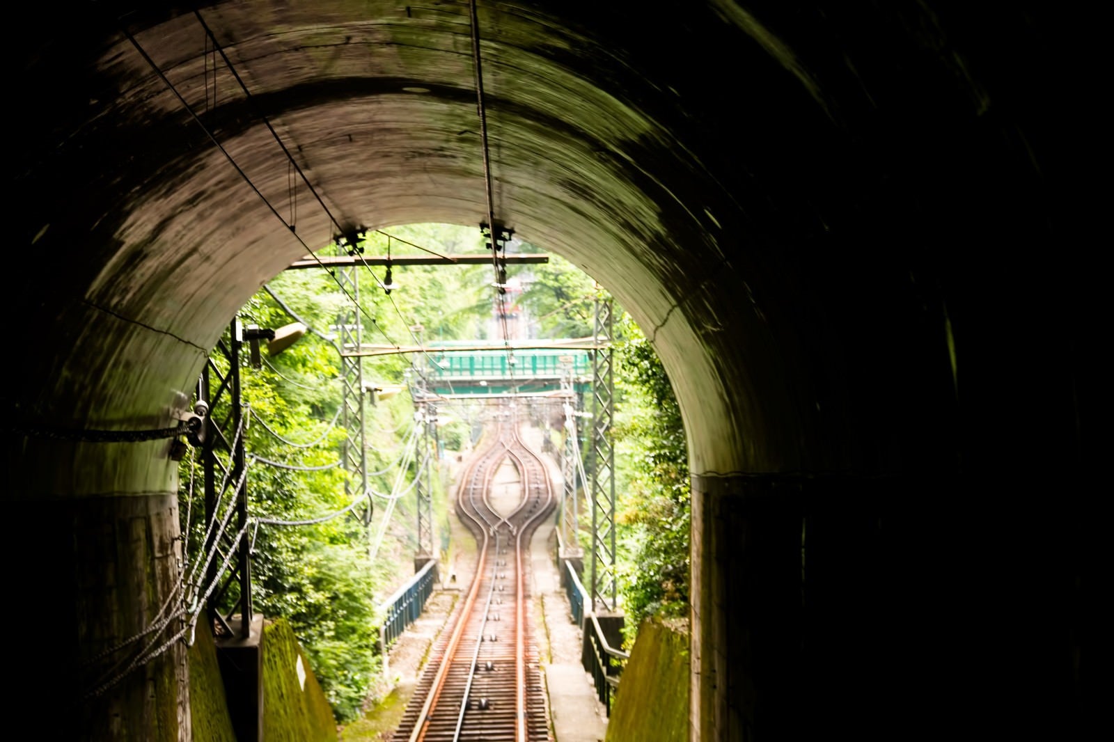 「ケーブルカーのトンネル」の写真