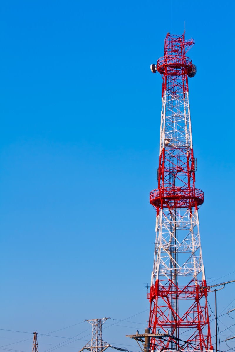 「青空と紅白の鉄塔」の写真