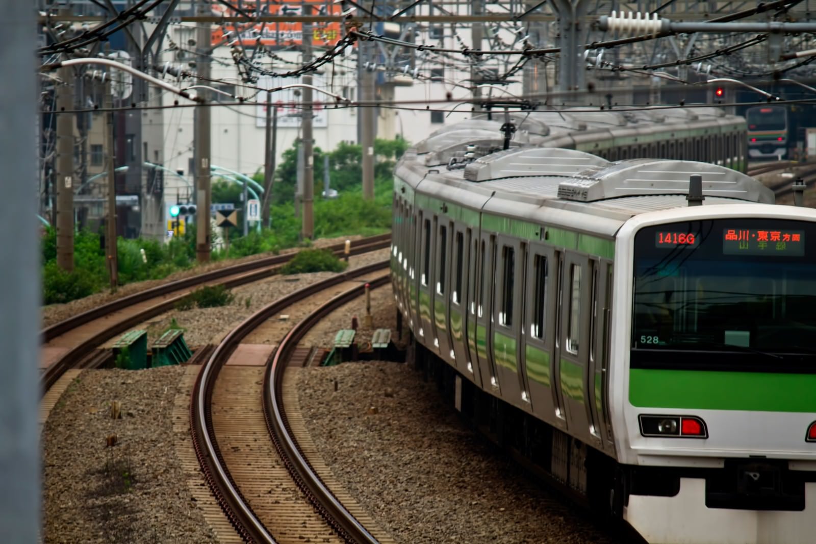 「渋谷行の山手線」の写真