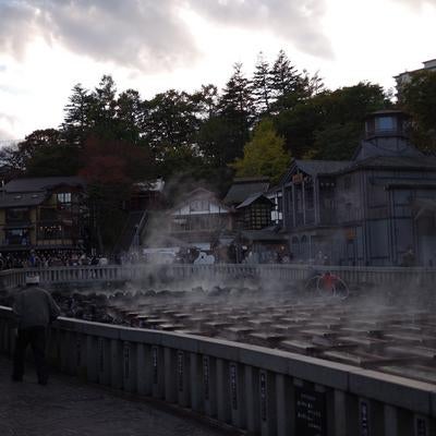 草津温泉の湯畑から立ち上る湯気の素材