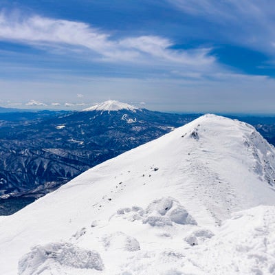 乗鞍岳山頂から眺める御嶽山の写真