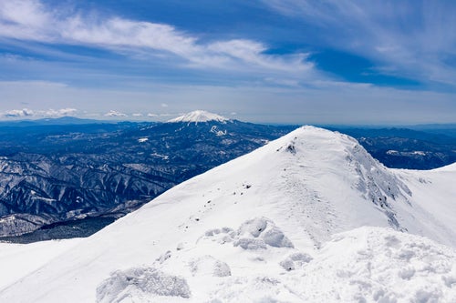 乗鞍岳山頂から眺める御嶽山の写真