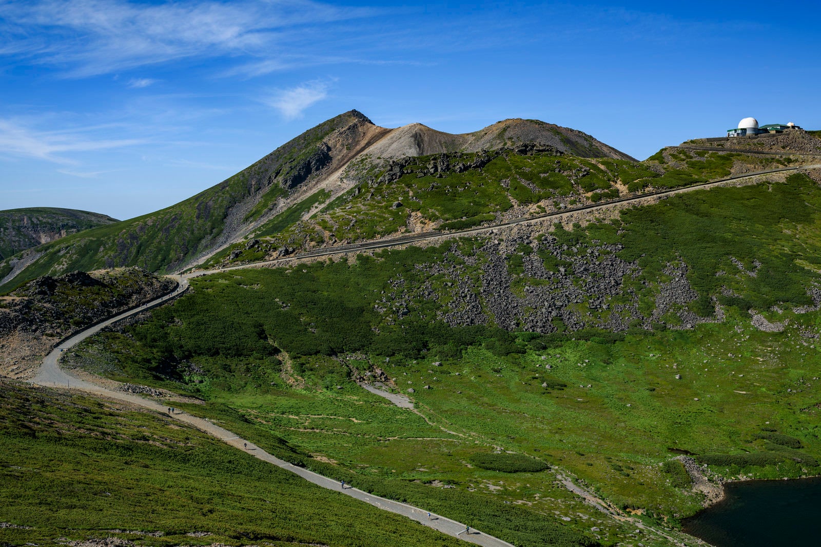 「乗鞍岳山頂へ向かう登山道」の写真