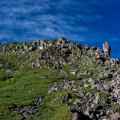 乗鞍岳稜線の岩だらけの景色の写真