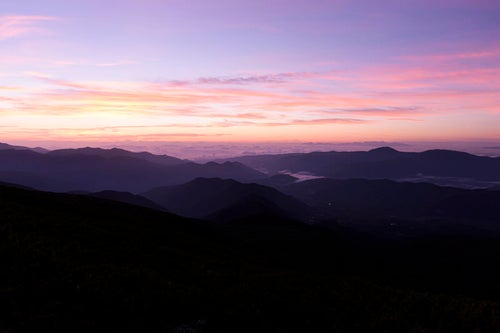 朝焼け前の乗鞍岳からの遠望の写真