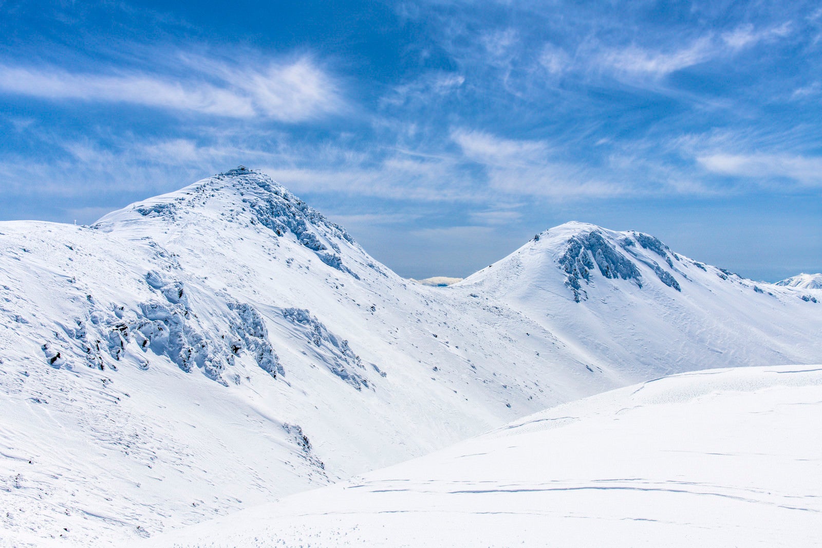 「真冬の乗鞍岳稜線を歩く」の写真