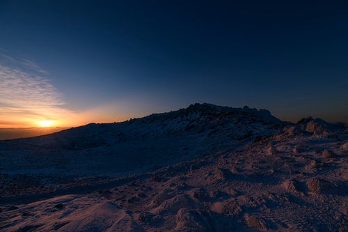夜明けを迎える那須茶臼岳（ちゃうすだけ）の写真