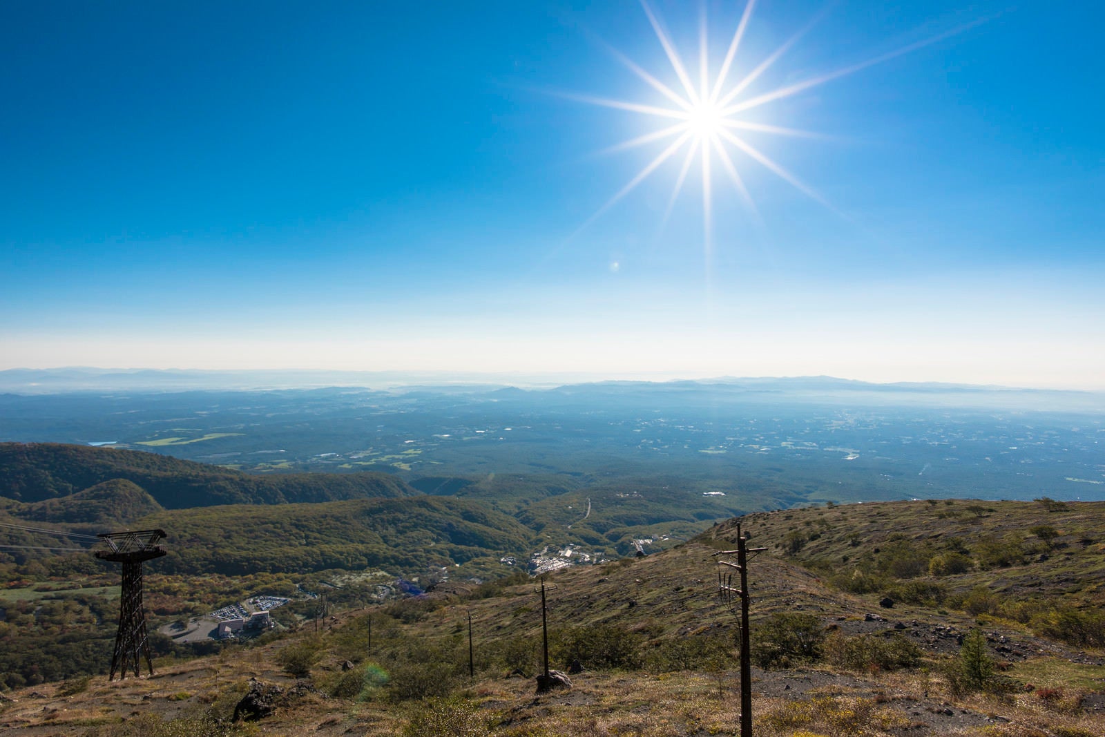 「那須ロープウェイから見る快晴の青空（那須岳）」の写真