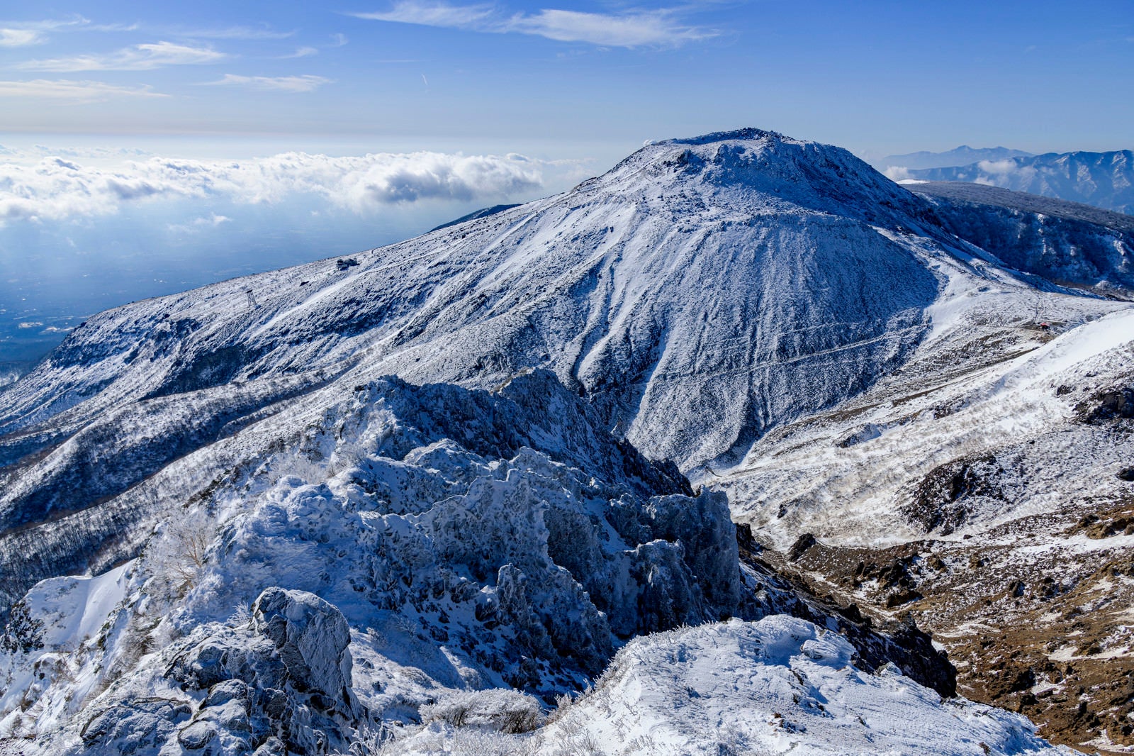 「那須朝日岳から見る那須茶臼岳（那須岳）」の写真
