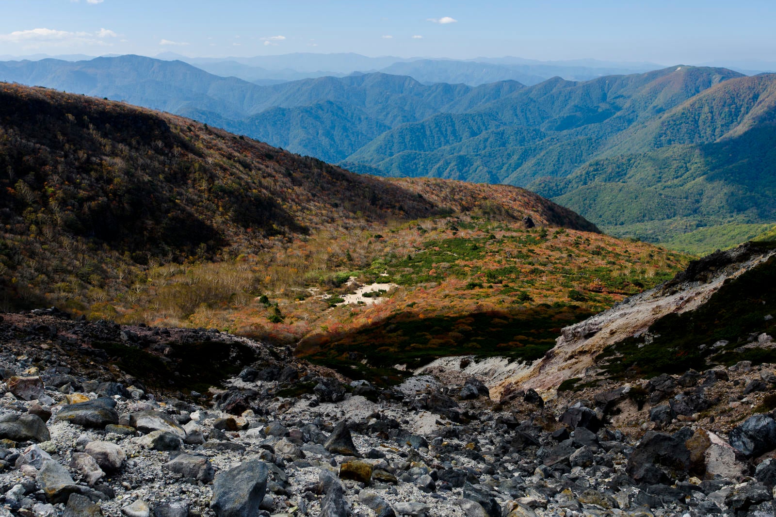「那須茶臼岳から見る姥ヶ平（うばがだいら）」の写真