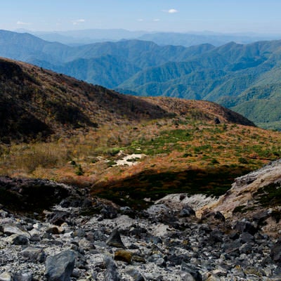 那須茶臼岳から見る姥ヶ平（うばがだいら）の写真