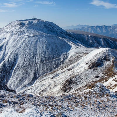 雪に包まれた那須茶臼岳（ちゃうすだけ）の写真