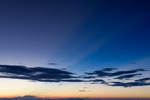 鳥海山で見る朝の空の写真