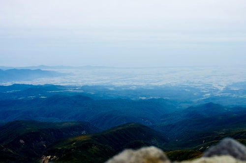 月山から眺める庄内地方の遠景の写真