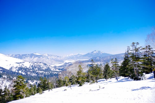 GW近くだが雪に包まれる至仏山と尾瀬の写真