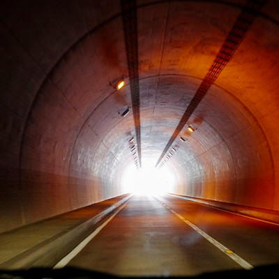 八丁峠へと向かうトンネル（両神山）の写真