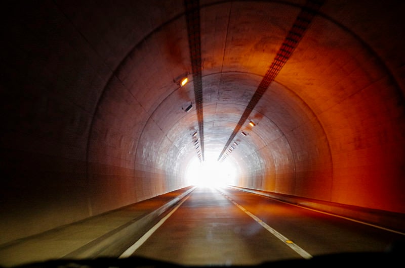 八丁峠へと向かうトンネル（両神山）の写真