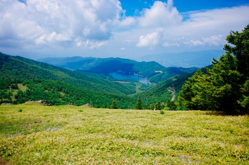 大菩薩湖を見下ろす景色（大菩薩嶺）の写真