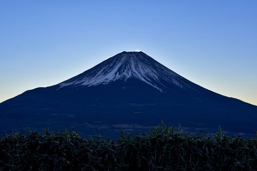 静寂のダイヤモンド富士（竜ヶ岳）の写真