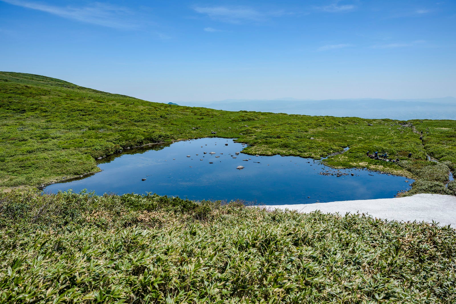 「焼石岳にあるハート形の池」の写真