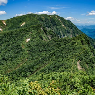 浅草岳の稜線（越後山脈）の写真