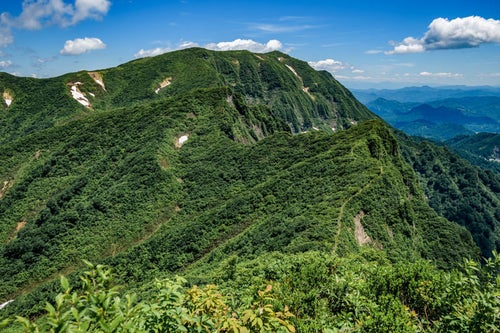 浅草岳の稜線（越後山脈）の写真