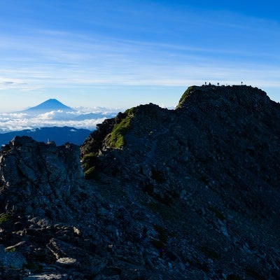 日本最高峰の富士山と二位の北岳の景観の写真