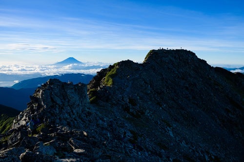 日本最高峰の富士山と二位の北岳の景観の写真
