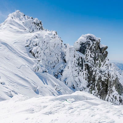 厳冬の岩峰（宝剣岳）の写真